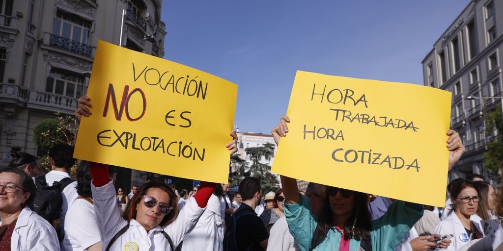 Los médicos sopesan una huelga indefinida tras un seguimiento desigual pero con mucho ruido