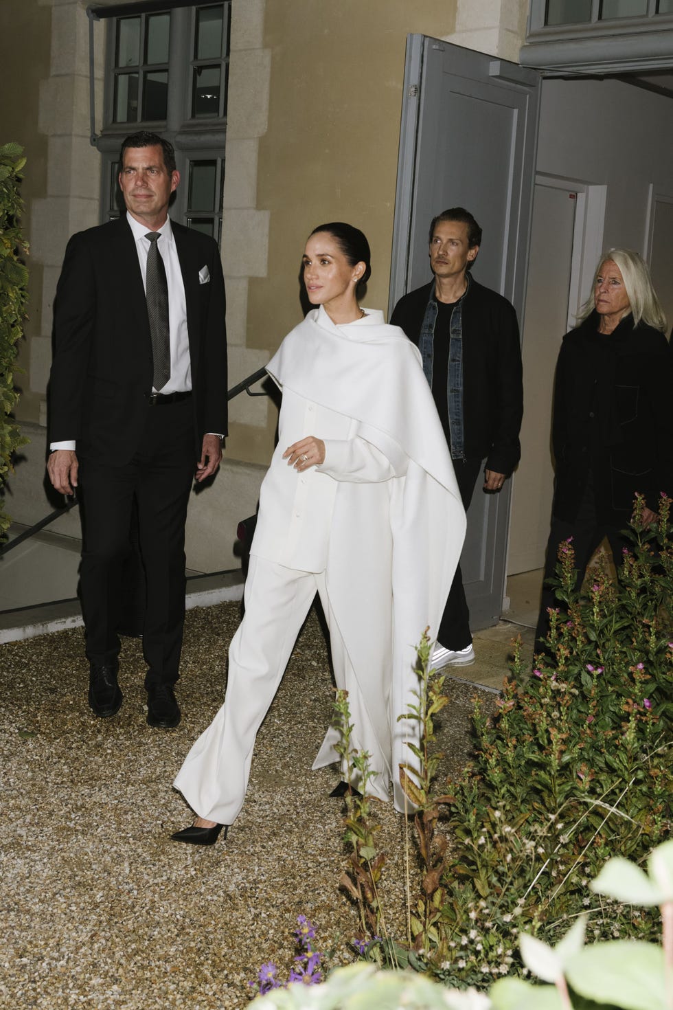 meghan markle desfile balenciaga paris fashion week
