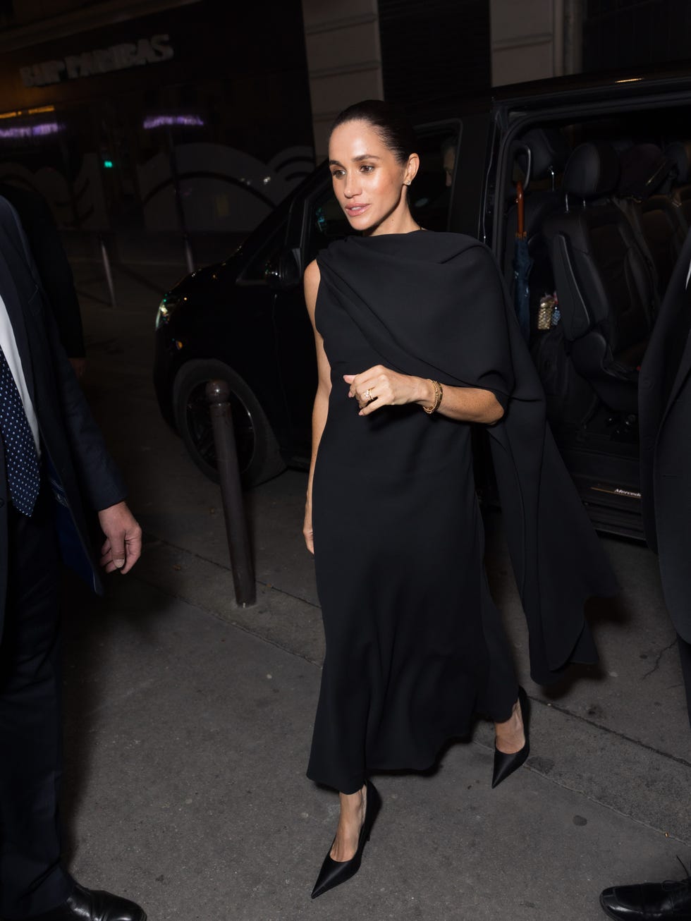 meghan markle desfile balenciaga paris fashion week