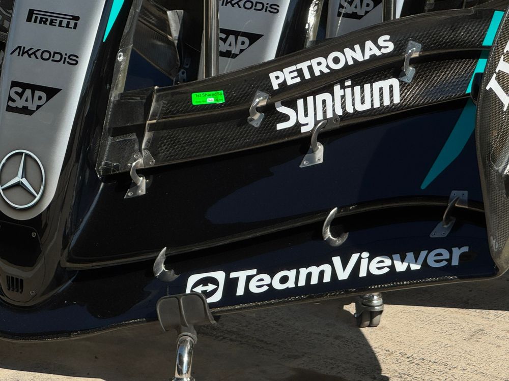 Mercedes W16: ecco l'ala anteriore di Austin