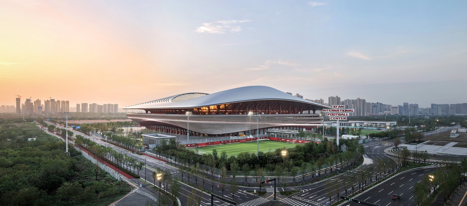 Inauguración del Centro Internacional de Fútbol de Xian proyectado por Zaha Hadid Architects