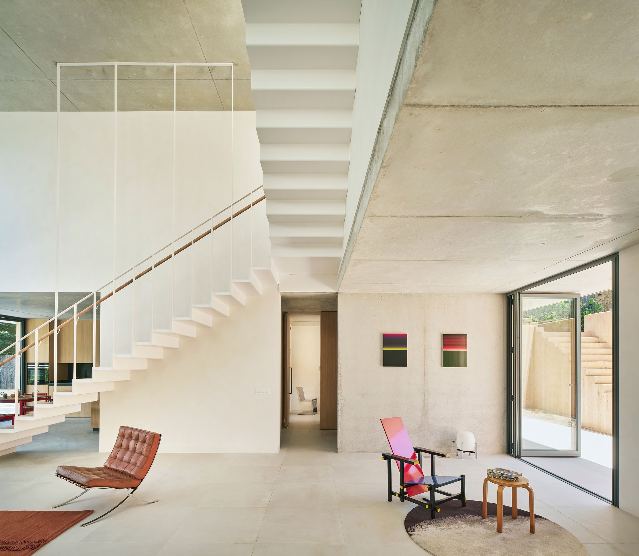 Casa en Cala Tamarit por Raúl Sánchez. Fotografía por David Zarzoso.