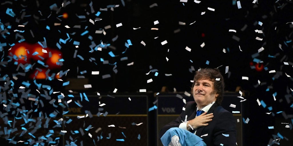 Milei intenta relanzar la campaña a ritmo de rock en plena crisis de su partido