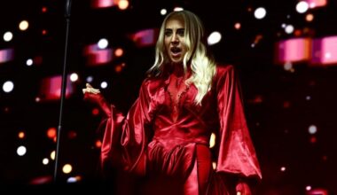 Los decibelios suben y vuelan a merced de Mónica Naranjo en Sevilla