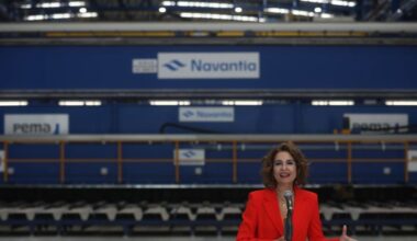 María Jesús Montero cuestiona la reacción de Juanma Moreno en los cribados fallidos de cáncer de mama: «Solo intenta caer bien»