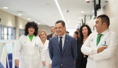 Juanma Moreno asume personalmente el mando en la crisis del cribado de cáncer de mama a mujeres en Andalucía