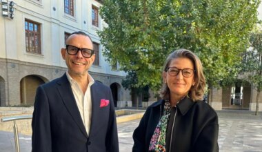 colillas, tornillos y mucha suciedad