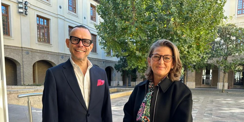 colillas, tornillos y mucha suciedad