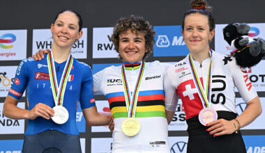 El Sadar rinde homenaje a la ciclista Paula Ostiz