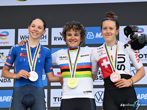 El Sadar rinde homenaje a la ciclista Paula Ostiz