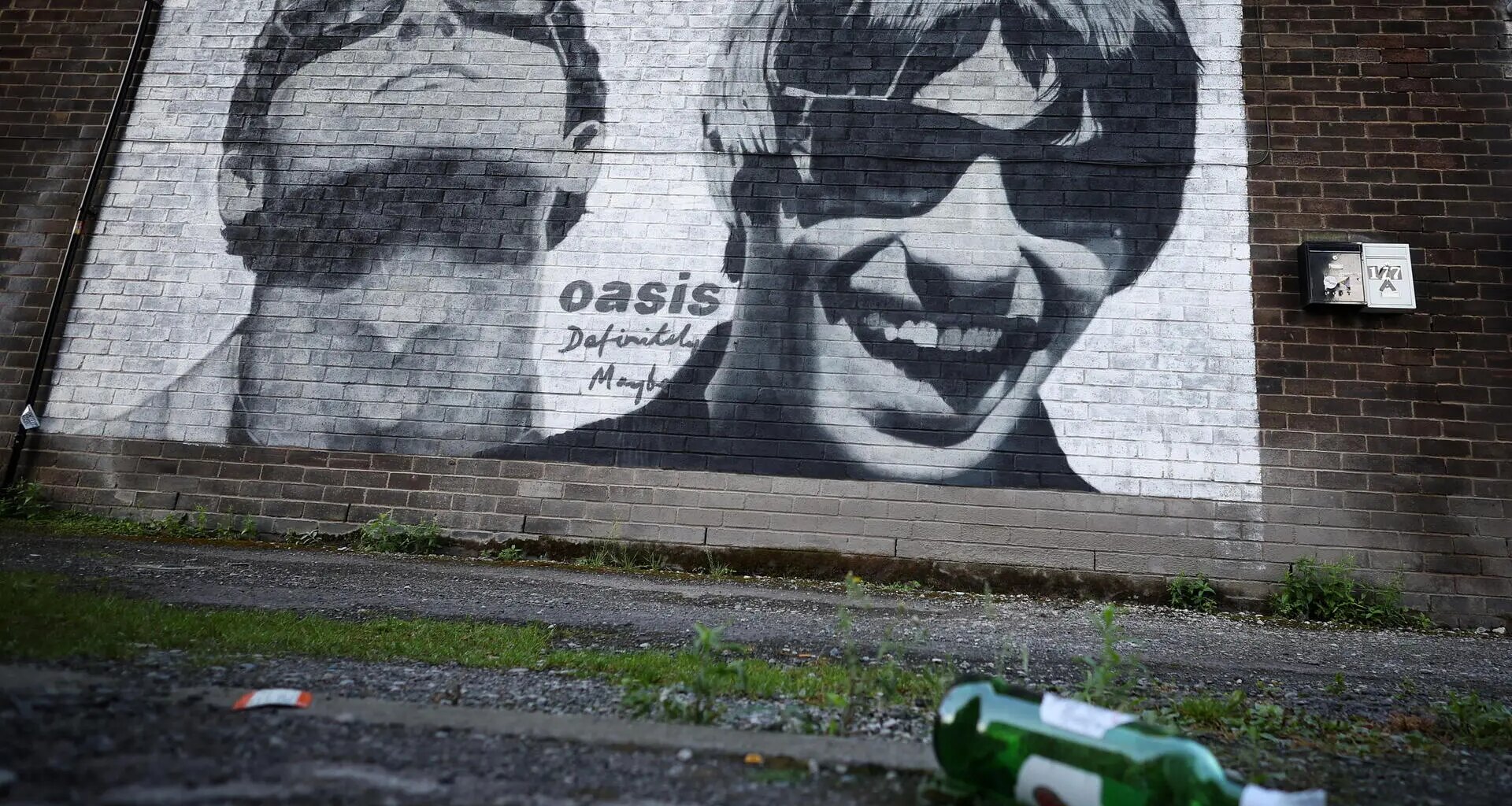 Liam Gallagher dedica una canción de Oasis a su hermano Paul, acusado de violación