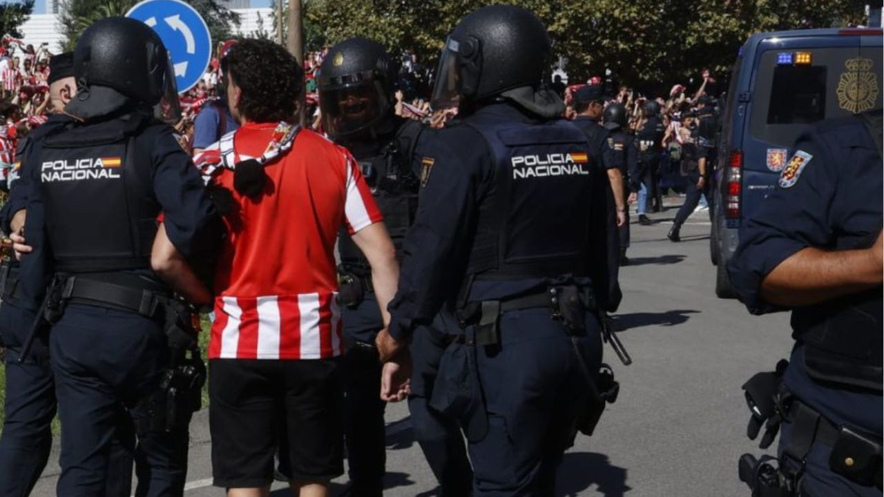 «Nos obligaron a tirar las camisetas del Sporting y a no animar efusivamente para entrar a Zorrilla, vergonzoso», las quejas de varios sportinguistas en Valladolid