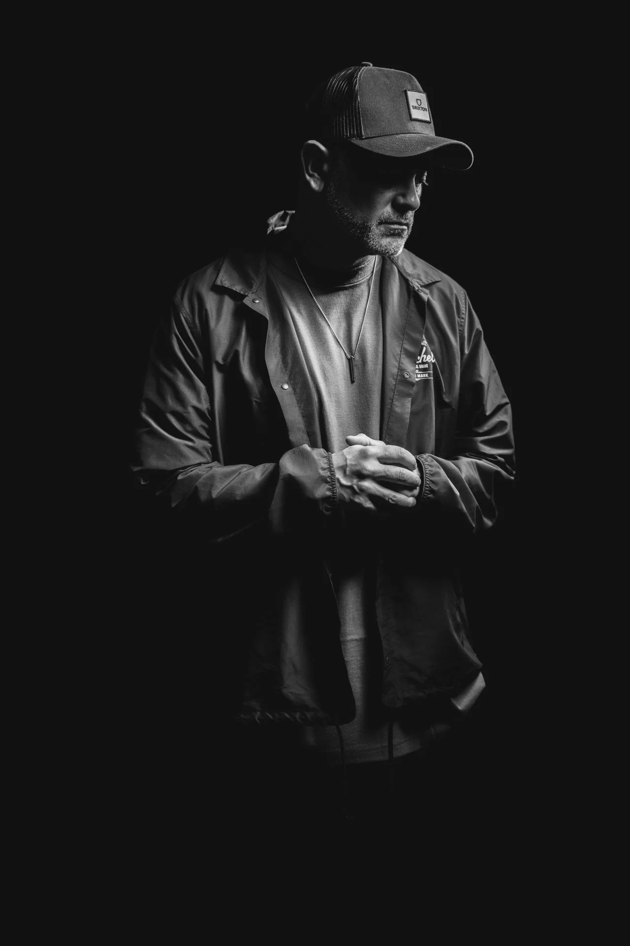 Nach, en una fotografía de estudio.