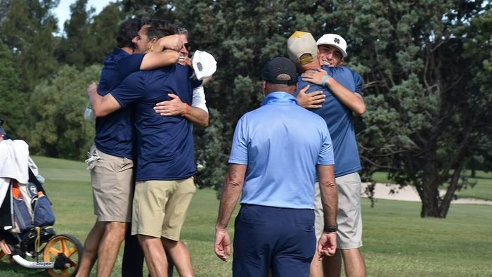 Festejo. De los jugadores locales en el club CUBA