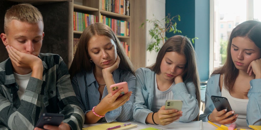«Entiendo a los jóvenes enganchados a las redes que dejan de lado los libros»