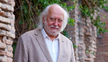 El escritor húngaro László Krasznahorkai ganó el Premio Nobel de Literatura por su trabajo de "terror apocalíptico"