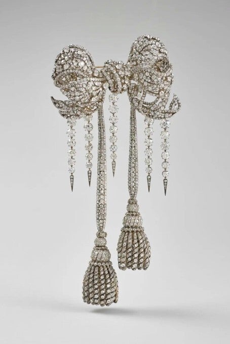 Francia confirma cuáles son las piezas robadas del Museo Louvre: dos tiaras, dos collares y dos pares de pendientes con piedras preciosas