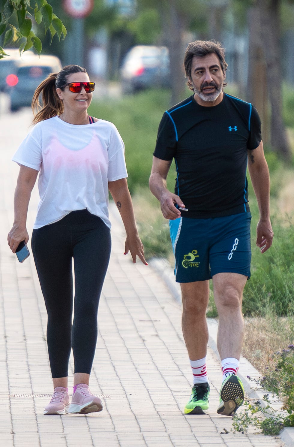 nuria roca y su marido, juan del val, son muy fans de salir a caminar varios kilometros diarios por los alrededores de su casa en madrid