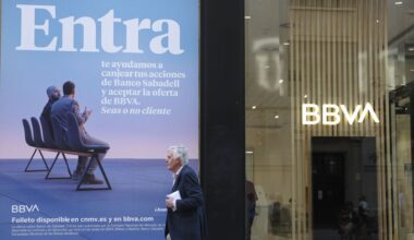 Los sindicatos revelan presiones a la plantilla en BBVA para ir a por los accionistas del Sabadell