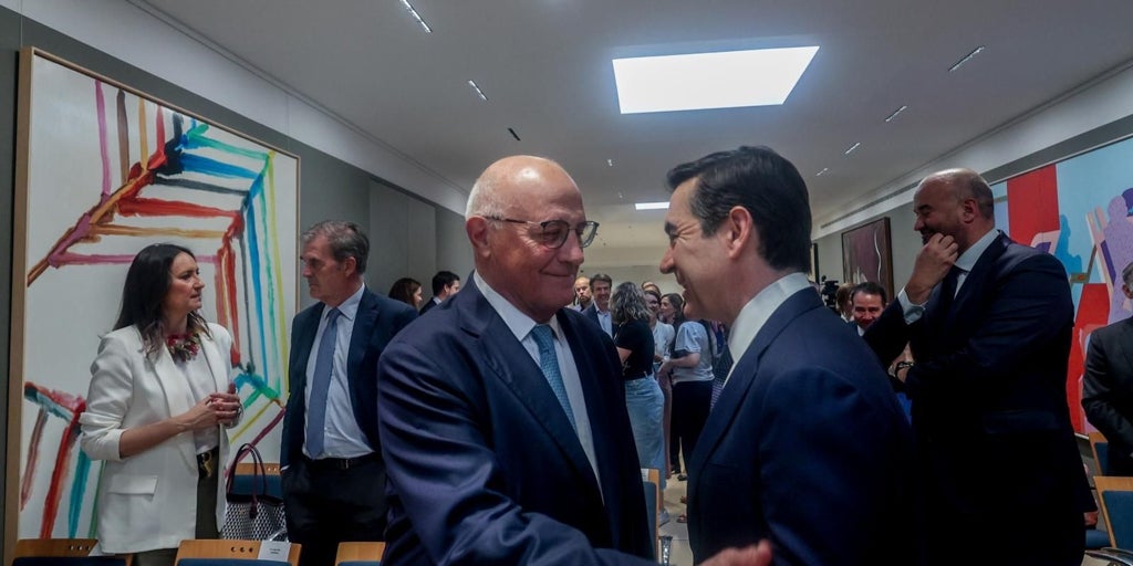 La competencia mueve hilos para robar grandes empresas a BBVA y Sabadell