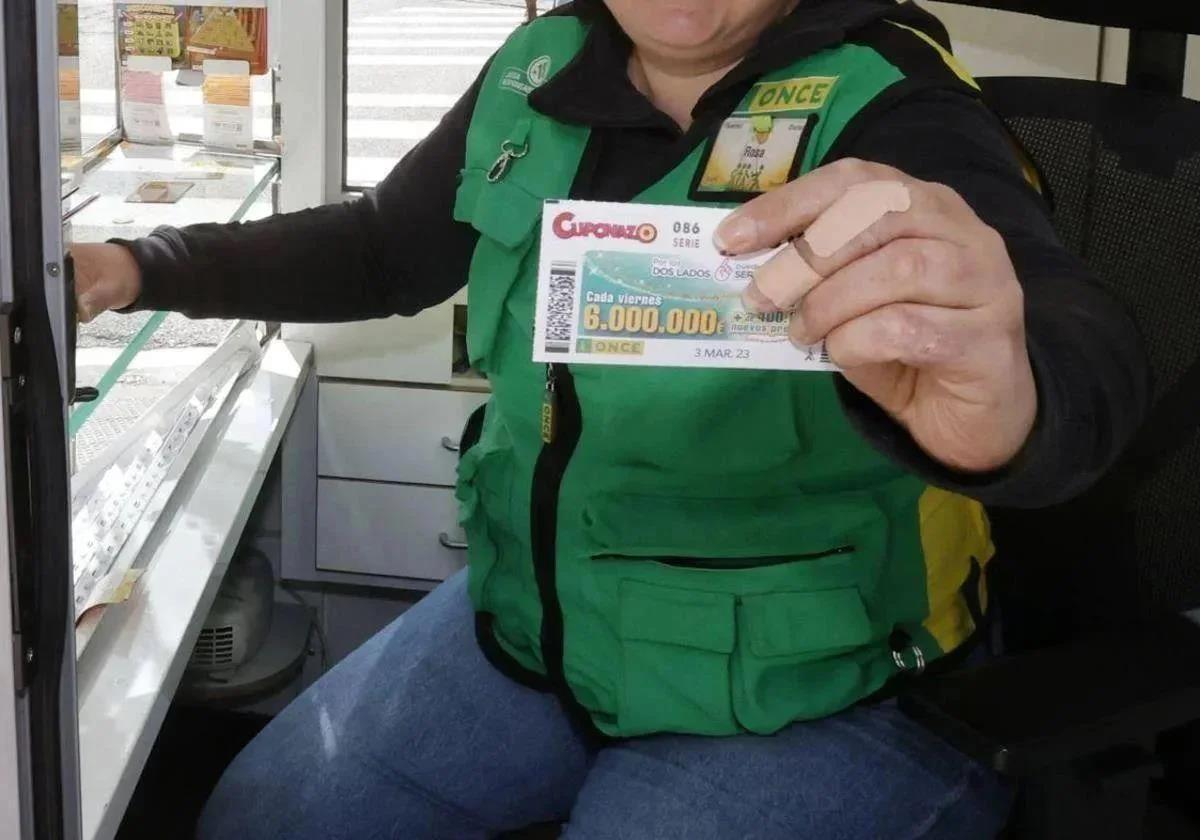 El Sueldazo de la ONCE de este domingo premia con 300.000 euros al contado y 5.000 mensuales a un único acertante