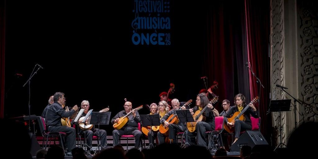 La Orquesta de Plectro Ciudad de los Califas de Córdoba pone en pie al Festival Música ONCE