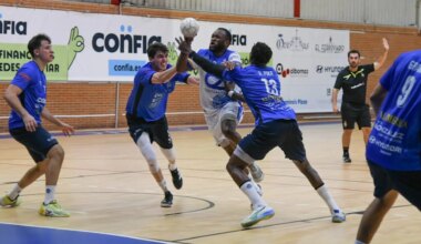 El Contazara Zaragoza se conforma con un empate en Oviedo (24-24)