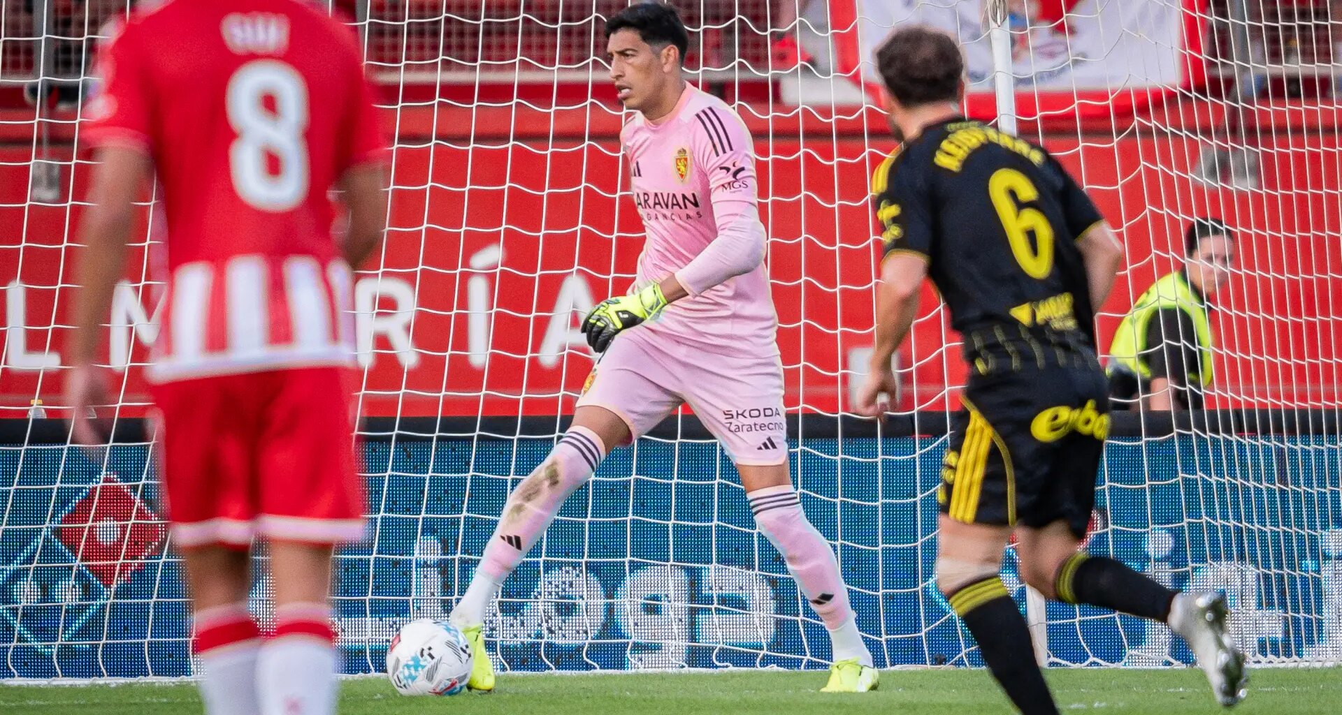 El uno a uno de la derrota del Zaragoza contra el Almería: Andrada impidió el ridículo