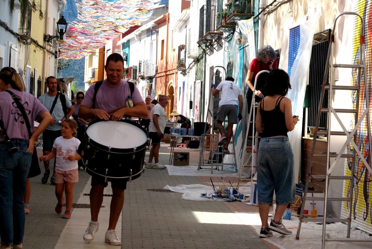 La Universidad de Barcelona incluye «Persianes amb Art» de Els Poblets en su programa de estudios de Bellas Artes