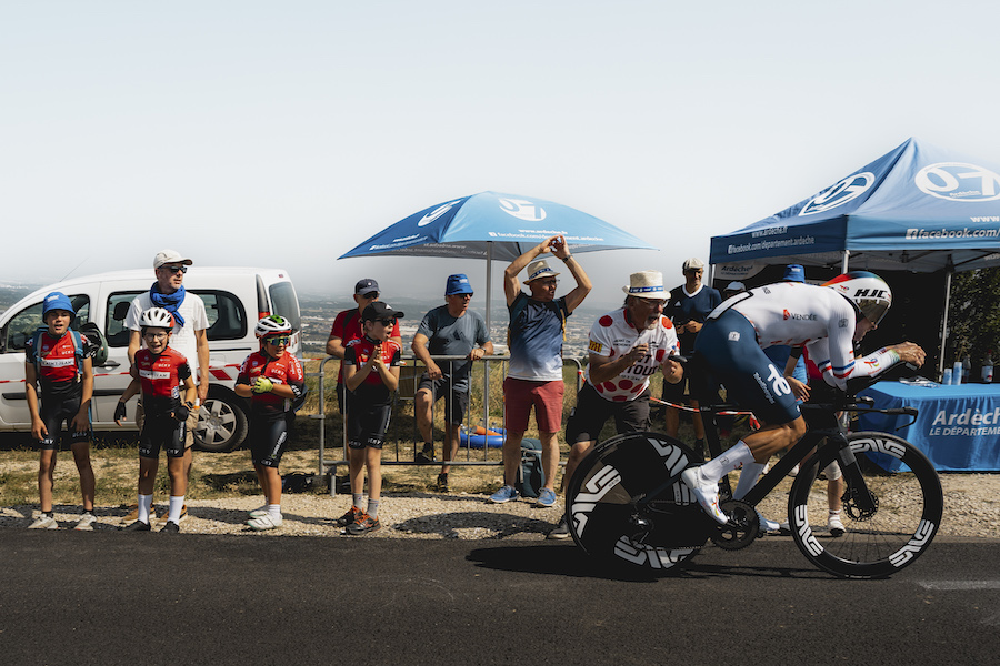 Un accidente puede llevar a Pierre Latour a colgar la bicicleta - joanseguidor.com
