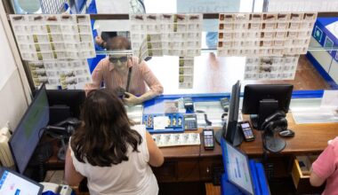 Los décimos de la Lotería de Navidad podrían costar cinco euros más: ¿quiénes defienden subir el precio?