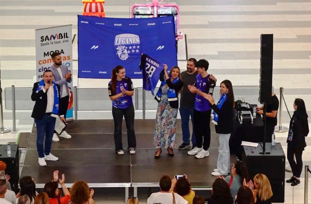 Balonmano Leganés se vistió de largo en el centro de su patrocinador