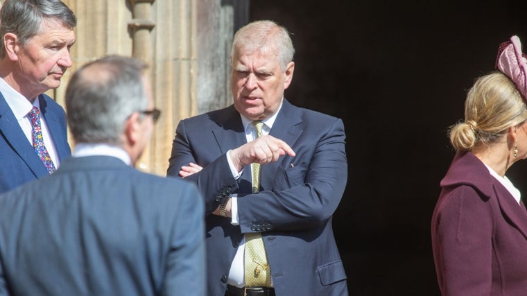 El Príncipe Andrés, la sombra de la monarquía británica: cronología de una caída sin retorno