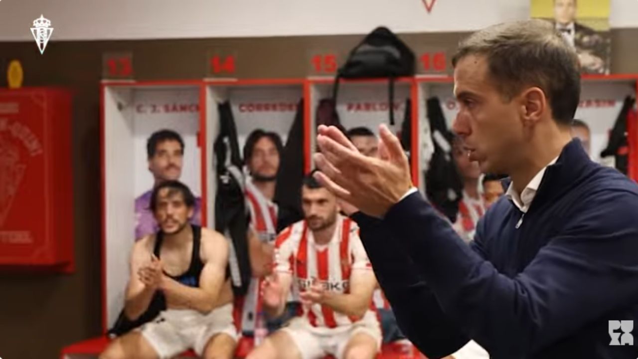 Inside de la felicitación de Jiménez al vestuario del Sporting: «¡Gracias por el esfuerzo sobrehumano! Esto quiere la afición. Mejoraremos muchas cosas» - La Voz de Asturias