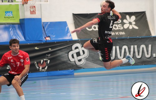 El Balonmano Lanzarote Ciudad de Arrecife impone su superioridad desde la defensa