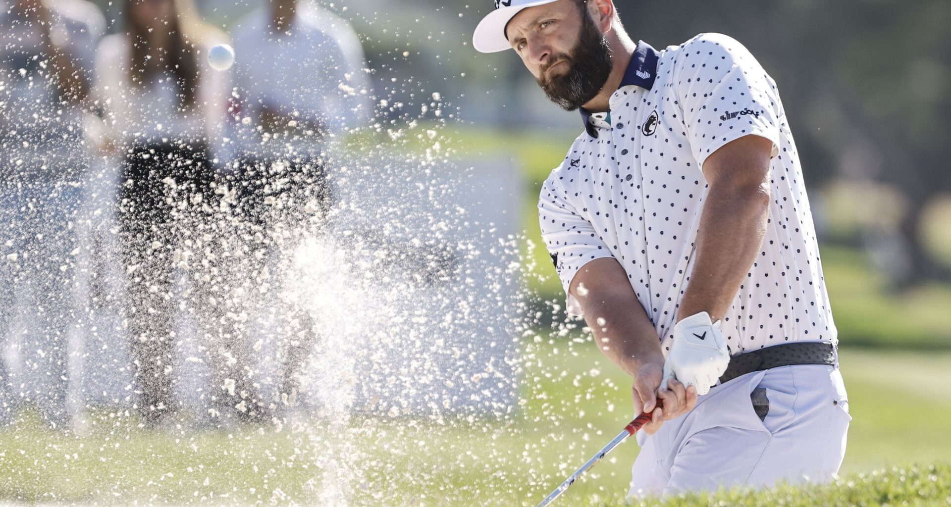 Jon Rahm sufre, pero confía en remontar