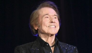 Raphael pospone otro concierto por «prescripción médica»
