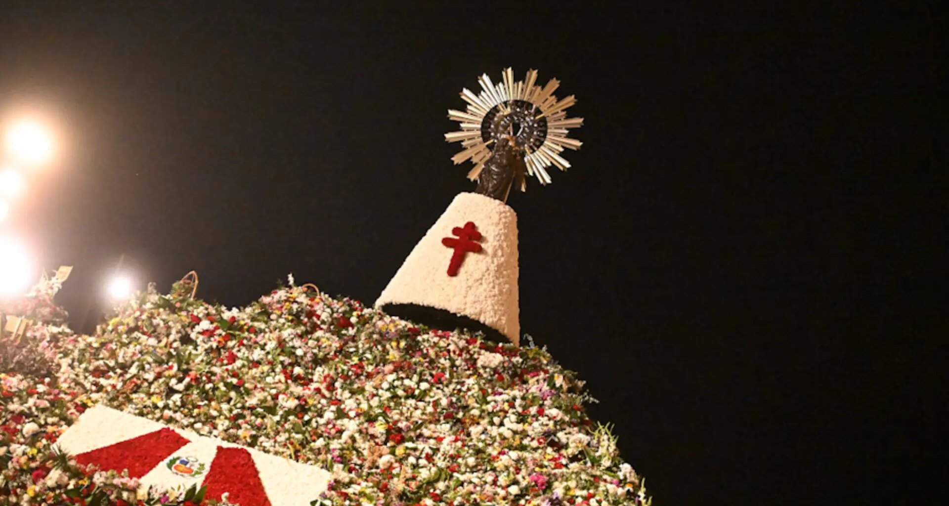 Nuevo récord en una brillante y calurosa Ofrenda de Flores en Zaragoza: la más larga de la historia - heraldo.es