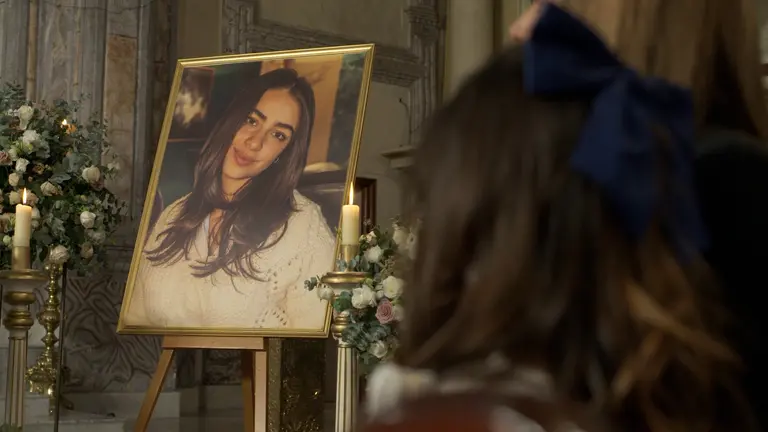 Regalo De Amor: Capítulo Completo 73 - El funeral de Fedra | Novelas Regalo de Amor