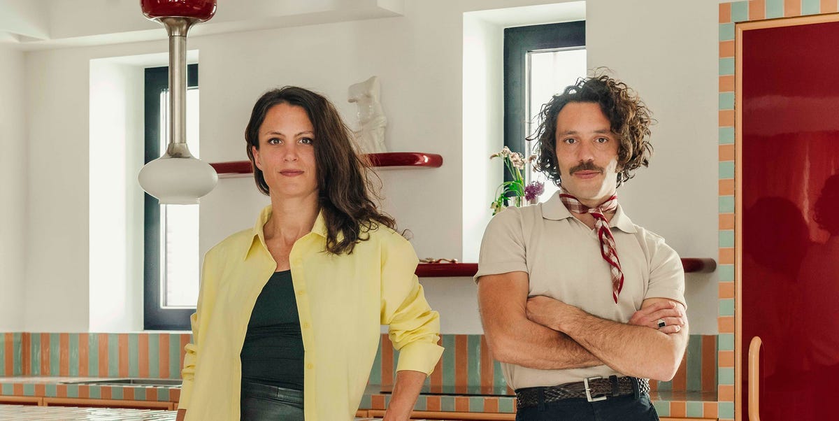 Atelier HA explica el uso del color en este piso de 60 metros decorado, en tonos vibrantes y alegres