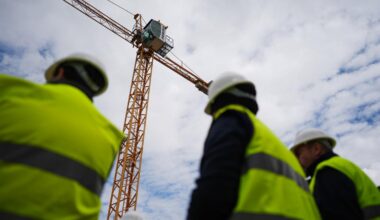 hombres trabajando en la obra