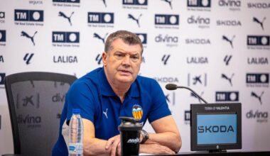 Ron Gourlay en rueda de prensa habló de los fichajes (Foto: Valencia CF)