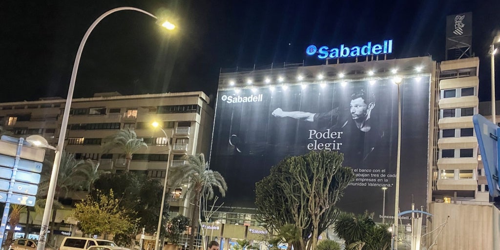 El rechazo entre los pequeños accionistas del Sabadell complica el éxito de la opa de BBVA