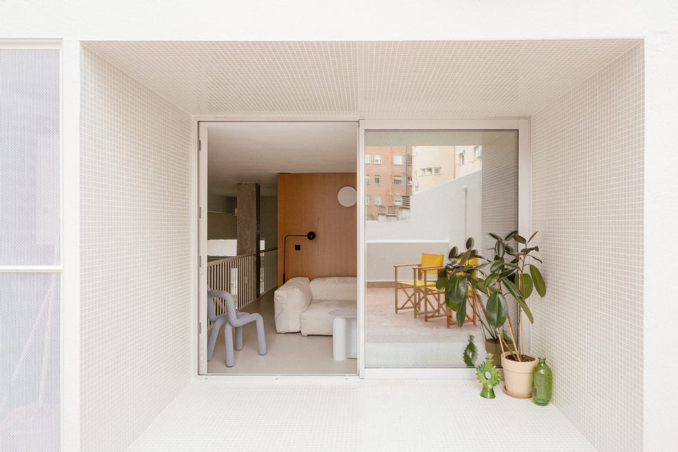 casa compacta de doble altura con espacios abiertos del estudio burr