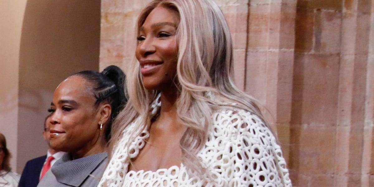 Serena Williams sorprende en Oviedo con un vestido de macramé estilo ibicenco de 7.000 euros en los Premios Princesa de Asturias 2025