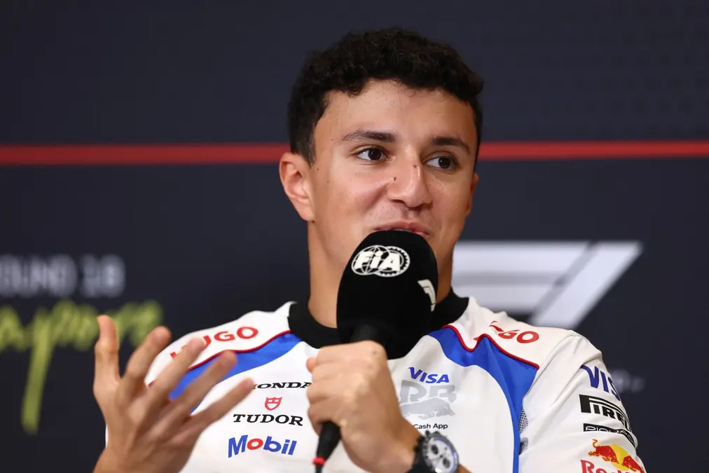 Hadjar afirma que seguir en Red Bull le quita presión para conseguir un puesto en 2026 - Noticia de F1