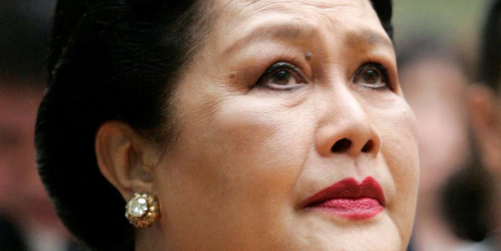 Muere a los 93 años la reina madre de Tailandia Sirikit
