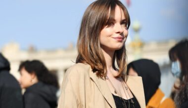 Stella Banderas crea el look de entretiempo perfecto para la lluvia