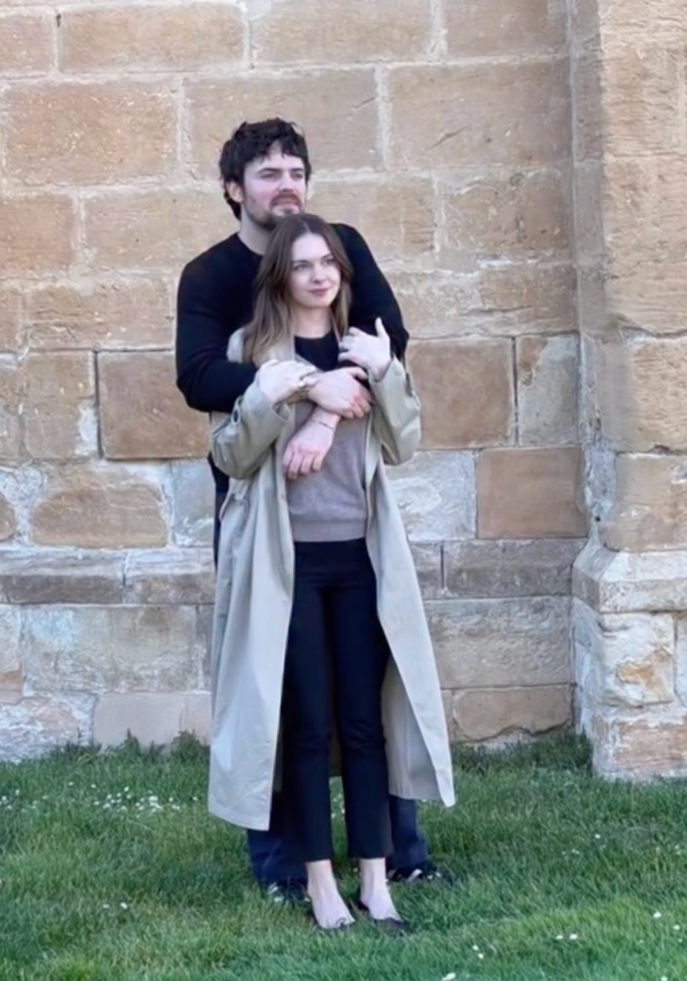 Stella Banderas look entretiempo stella banderas gabardina