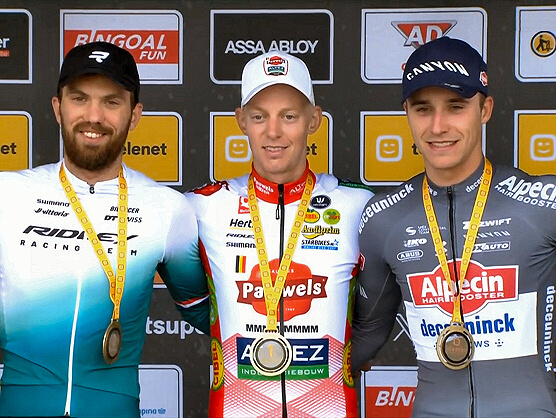 Michael Vanthourenhout se impone al sprint en el Superprestigio de Ciclocross de Ruddervoorde